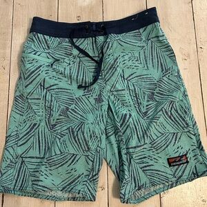 Patagonia Men’s Green/Teal Navy Palm-Print Board Shorts Size 31